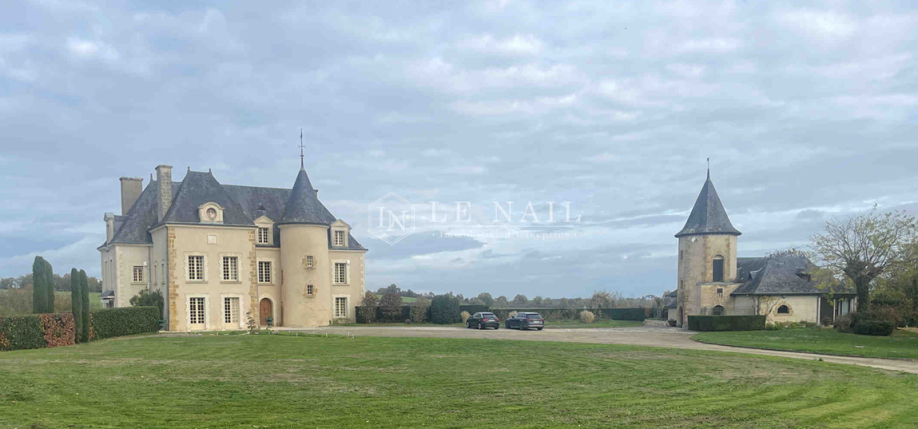 Landkauf in Frankreich - ein Gutshaus ist immer dabei - einige mit Pool, andere mit Reithalle - ab 1,35 EU / qm - Vorauswahl von Arch. Goebel Kauf-Assistenz, Gutachter vor Teil-Renovierung verbrennt Möbel im Hof