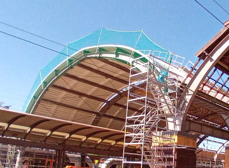 Ordentliche Baustellen Sicherung für Tonnendächer  -  IHT und Balter - Sanierung VST Hagen