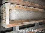 Bohr-Kern im Bohrkern Lager MV - so sieht Steinsalz aus wenn es feucht gelagert wurden - hauen Sie mal mit einem Hammer drauf ...