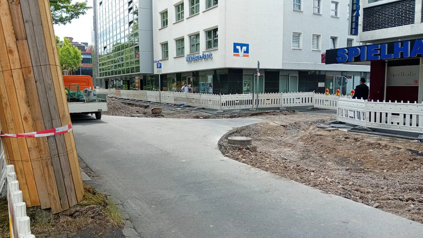 Sinnloser leerer Fahrradweg in der Bahnhofstr. Hagen