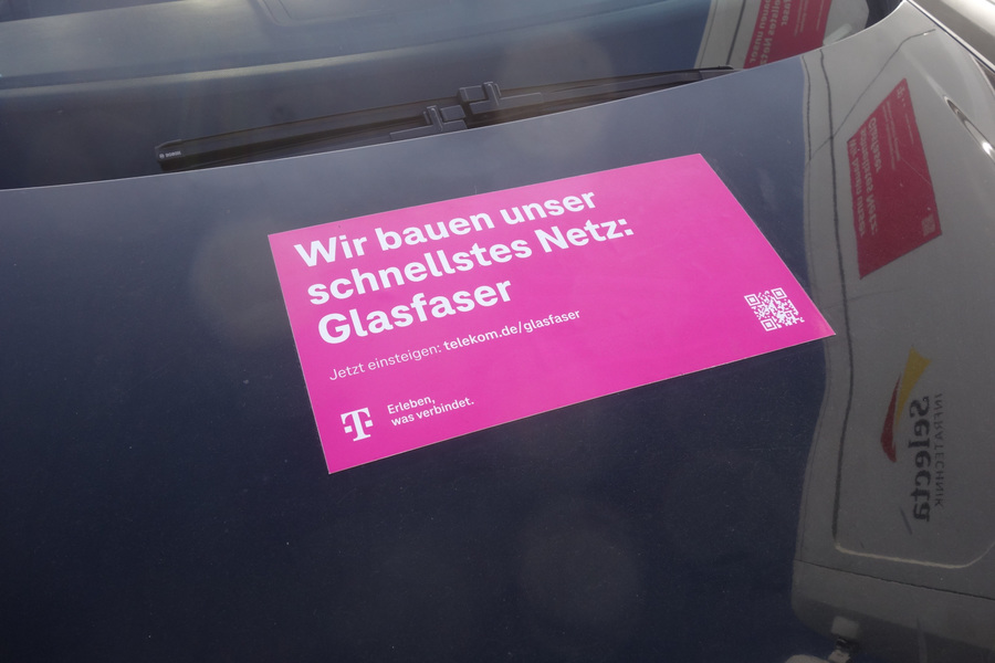 >>> welche Bautruppen - Bravo an Fa. Selecta - die Telekom AG aufgefahren hat um der Ahrstr. 7 Hagen (Ing. Büro Goebel) einen Top-Glasfaser-Anschluss bereitzustellen - Danke trotz unverlangt.