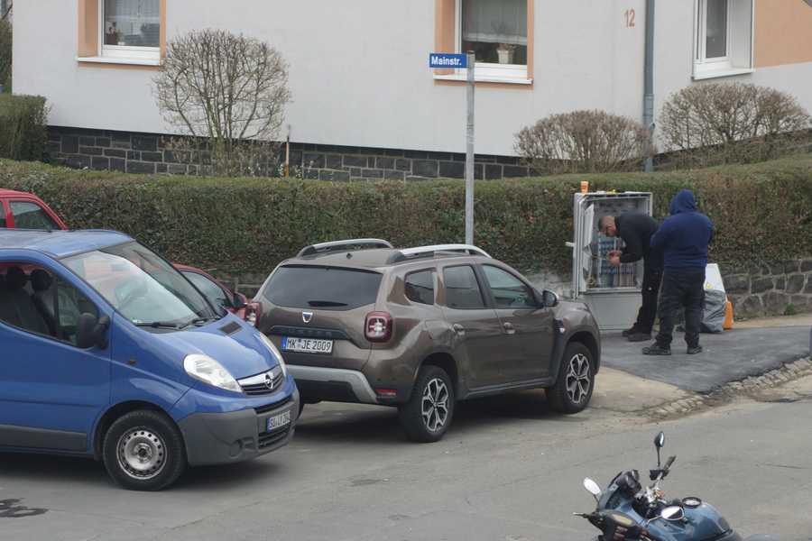>>> welche Bautruppen - Bravo an Fa. Selecta - die Telekom AG aufgefahren hat um der Ahrstr. 7 Hagen (Ing. Büro Goebel) einen Top-Glasfaser-Anschluss bereitzustellen - Danke trotz unverlangt.