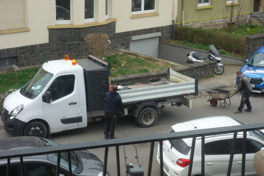 >>> welche Bautruppen - Bravo an Fa. Selecta - die Telekom AG aufgefahren hat um der Ahrstr. 7 Hagen (Ing. Büro Goebel) einen Top-Glasfaser-Anschluss bereitzustellen - Danke trotz unverlangt.