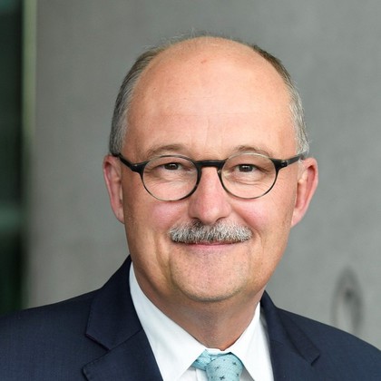 >>> https://www.linkedin.com/in/michael-meister-9267a715b/ - Sehr geehrter Herr Staatsminister im Kanzleramt BRD Michael Meister - Danke sehr für LinkedIN - Hinweise zum NaPro DE im LinkedIn Chat - MfG - Ing. Goebel 