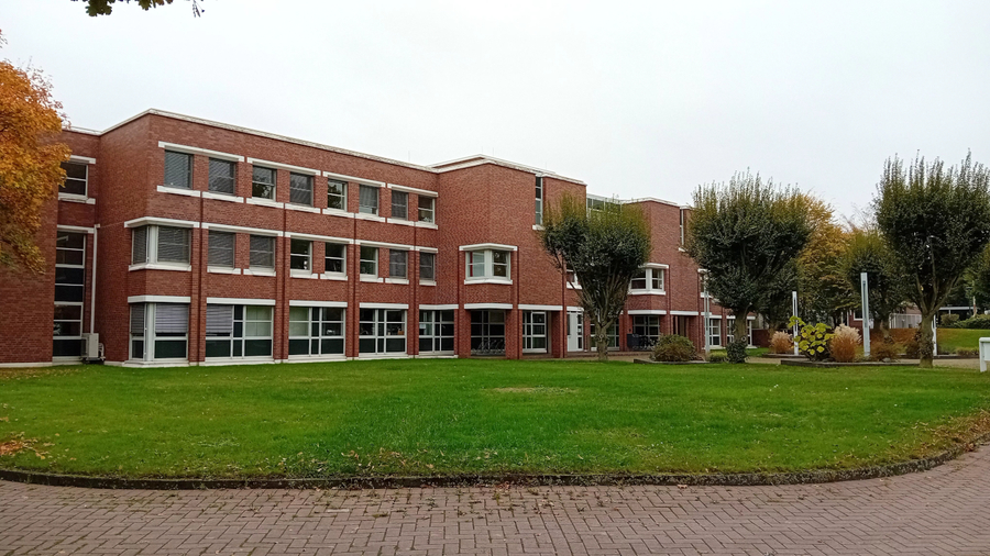 >>> Heute war Gespräch mit Herrn Pütz - Leiter Angebotsbearbeitung bei Fa. Redpath-Deilmann in Dortmund. - Es stellte sich heraus das vor- her noch DBHD Schacht-Grundriss-Fragen zu bearbeiten sind - Danke.