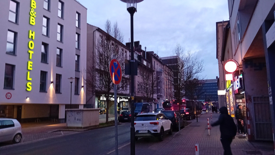   >>> Bahnsteig 4 - Hagen HBF - Komplett-Erneuerung - eine Ortsbegehung im Feb. 2026 -  Gut geworden - Bravo - Beste Grüsse an die ARGE IHT Balter von Ing. Goebel - Hagen