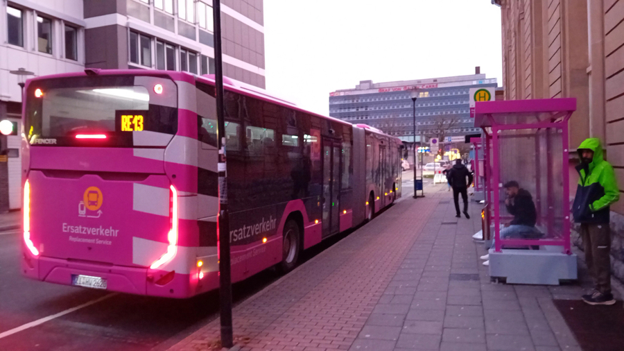   >>> Bahnsteig 4 - Hagen HBF - Komplett-Erneuerung - eine Ortsbegehung im Feb. 2026 -  Gut geworden - Bravo - Beste Grüsse an die ARGE IHT Balter von Ing. Goebel - Hagen