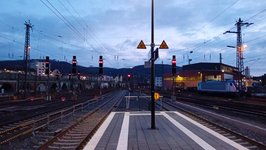   >>> Bahnsteig 4 - Hagen HBF - Komplett-Erneuerung - eine Ortsbegehung im Feb. 2026 -  Gut geworden - Bravo - Beste Grüsse an die ARGE IHT Balter von Ing. Goebel - Hagen