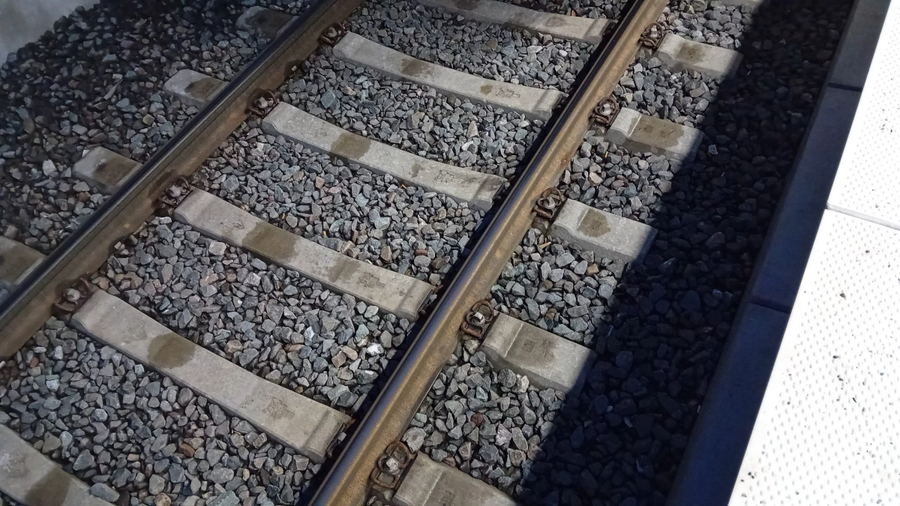   >>> Bahnsteig 4 - Hagen HBF - Komplett-Erneuerung - eine Ortsbegehung im Feb. 2026 -  Gut geworden - Bravo - Beste Grüsse an die ARGE IHT Balter von Ing. Goebel - Hagen  >>> Bahnsteig 4 - Hagen HBF - Komplett-Erneuerung - eine Ortsbegehung im Feb. 2026 