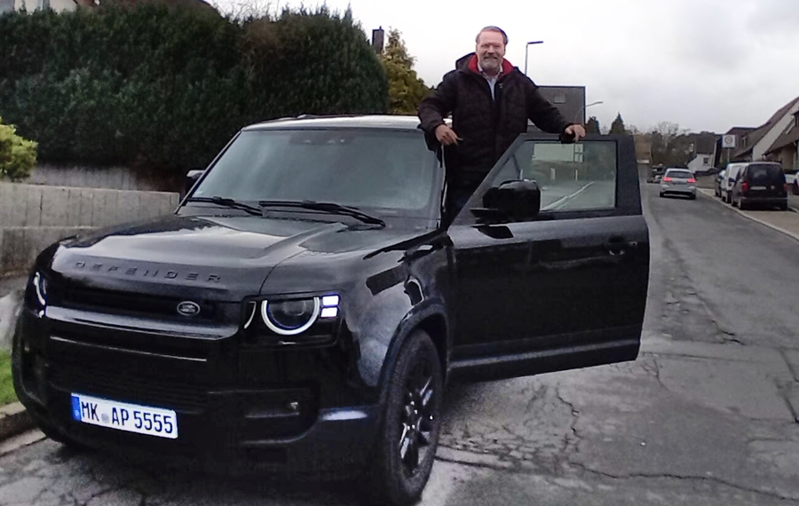 Für 1 Woche bei Fa. Pütter Iserlohn den kleinen schwarzen Geländewagen buchen - dann kommt Ing. Goebel und fährt in Ihren Wald hinein