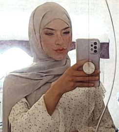 Güldeniz Baday - Wimpern, Augenbrauen, MakeUp - Lern Studio für Stange, Ring, Beckenboden Training