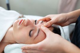 Güldeniz Baday - Wimpern, Augenbrauen, MakeUp - Lern Studio für Stange, Ring, Beckenboden Training