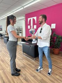 Güldeniz Baday - Wimpern, Augenbrauen, MakeUp - Lern Studio für Stange, Ring, Beckenboden Training